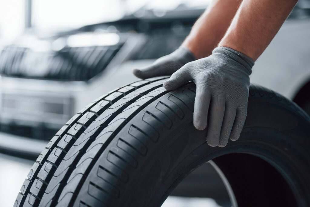 Suverehvid on auto jõudluse ja ohutuse oluline osa. Õigete rehvide valimine ei ole ainult mugavuse küsimus — see mõjutab ka pidamist, kütusekulu ja sõiduki elui